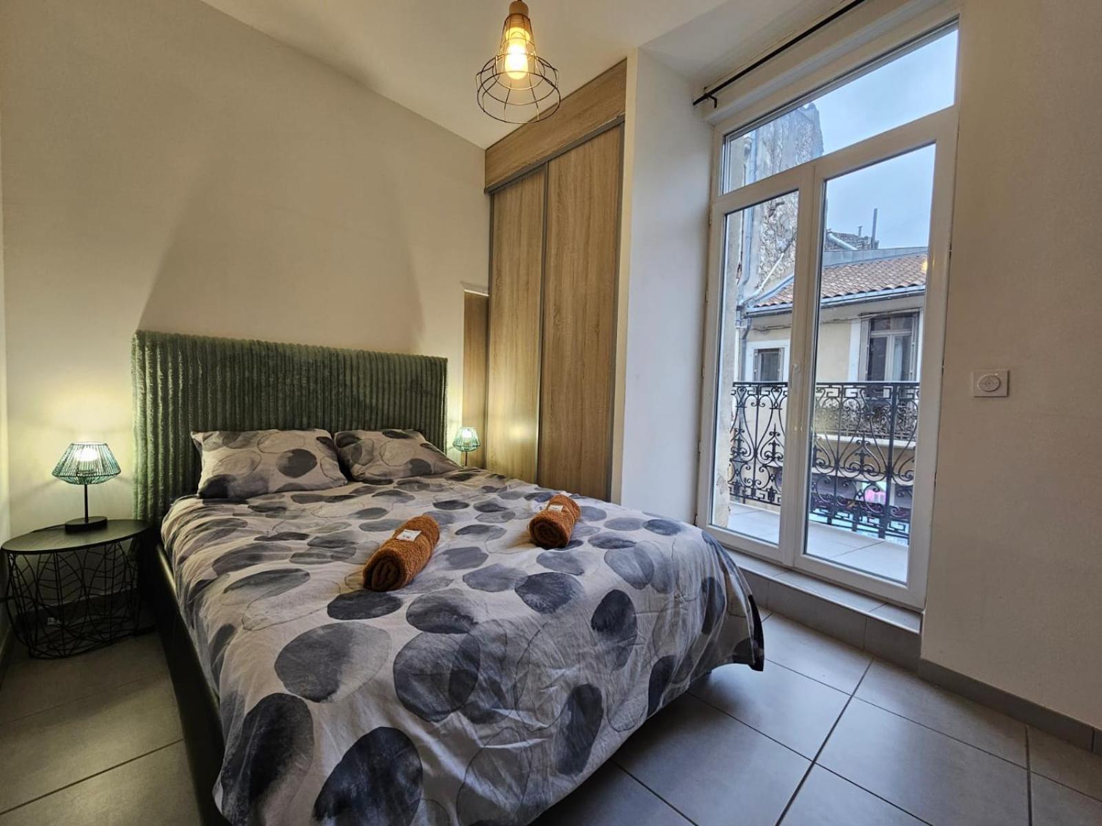 Le Contemporain-2 Chambres-Vue Eglise Saint Paul نيم المظهر الخارجي الصورة